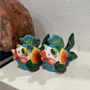 Blue Sky kissing‎ with salt and pepper shakers Colorful Ceramic Fish Figurines